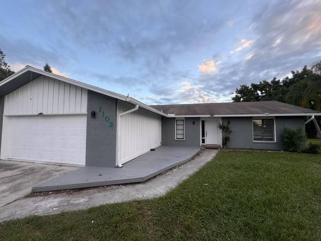 1102 Se Oriental Avenue - Photo 1