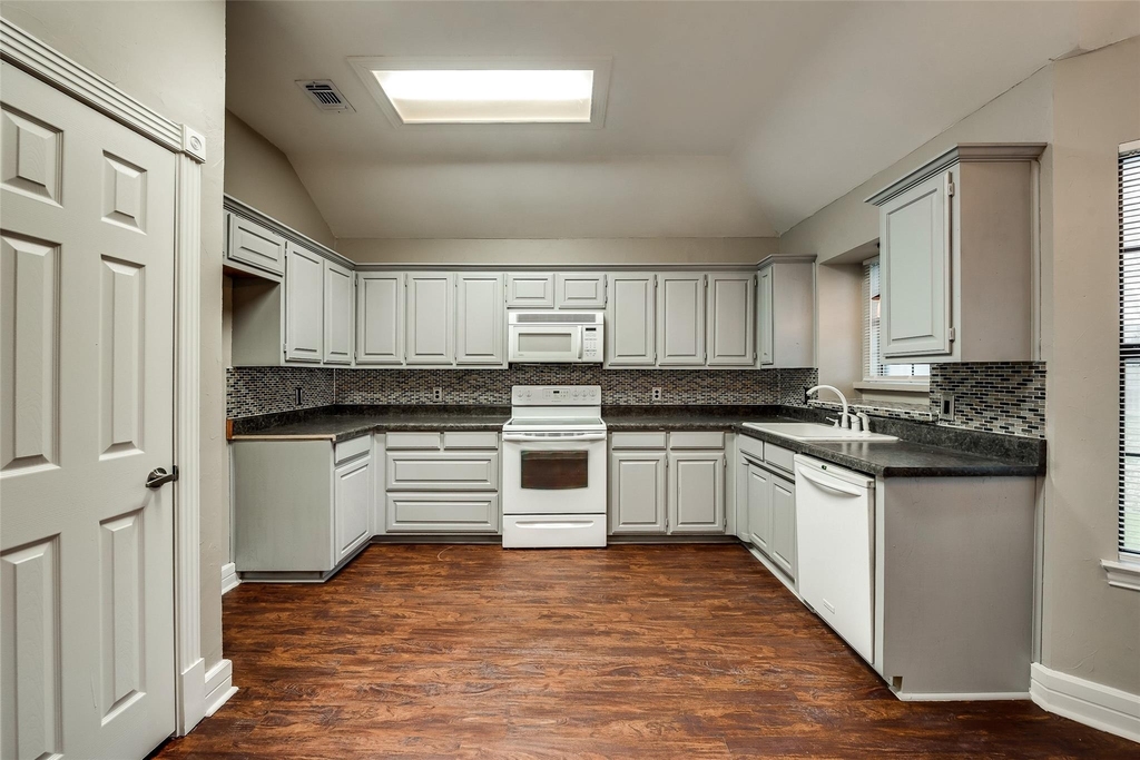 728 Nicole Drive - Photo 2