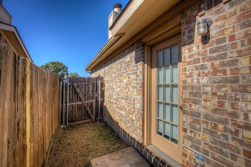 8108 Spruce Valley Drive - Photo 35