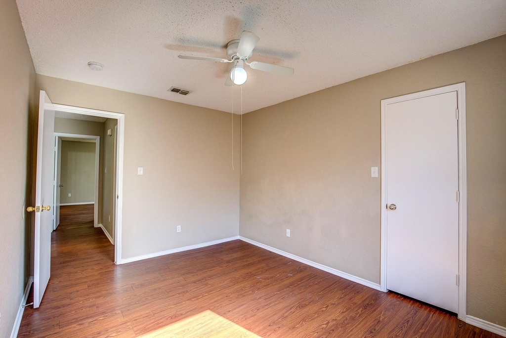 8108 Spruce Valley Drive - Photo 18