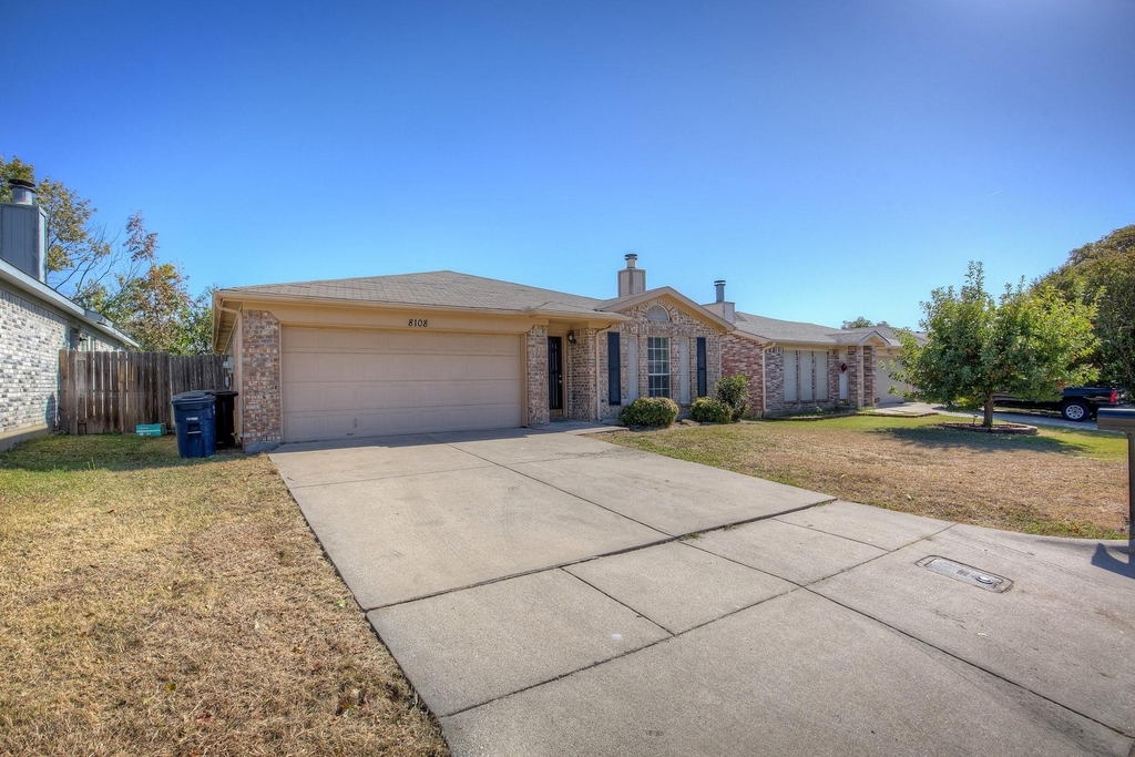 8108 Spruce Valley Drive - Photo 2
