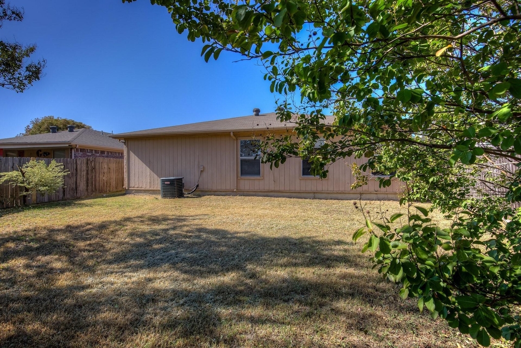 8108 Spruce Valley Drive - Photo 33