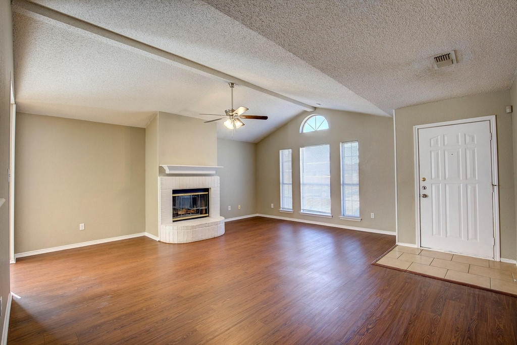 8108 Spruce Valley Drive - Photo 4