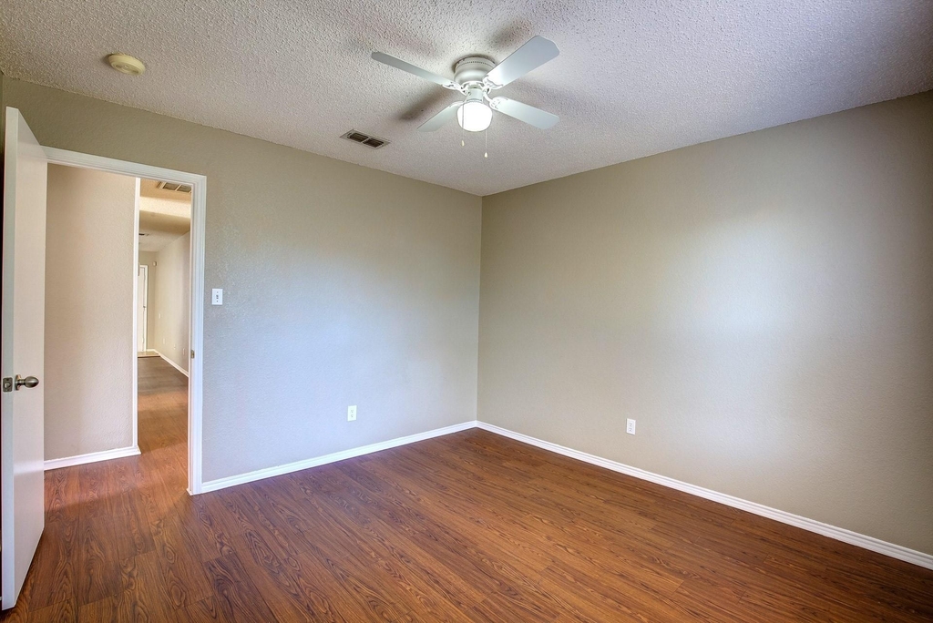 8108 Spruce Valley Drive - Photo 21