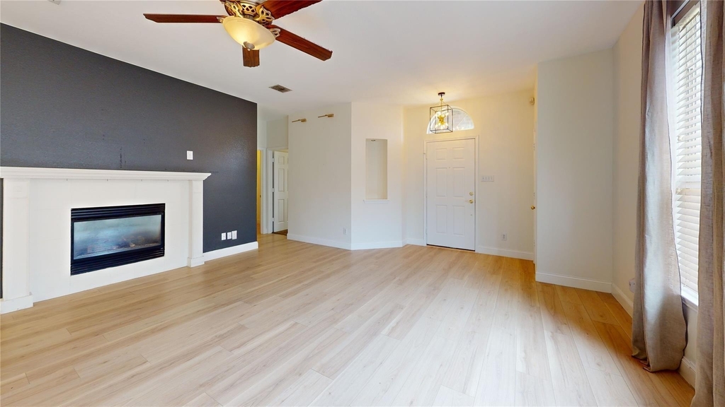 10514 Greenbriar Lane - Photo 3