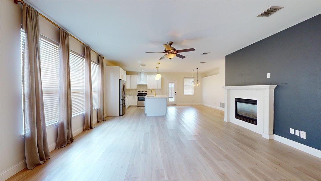10514 Greenbriar Lane - Photo 2