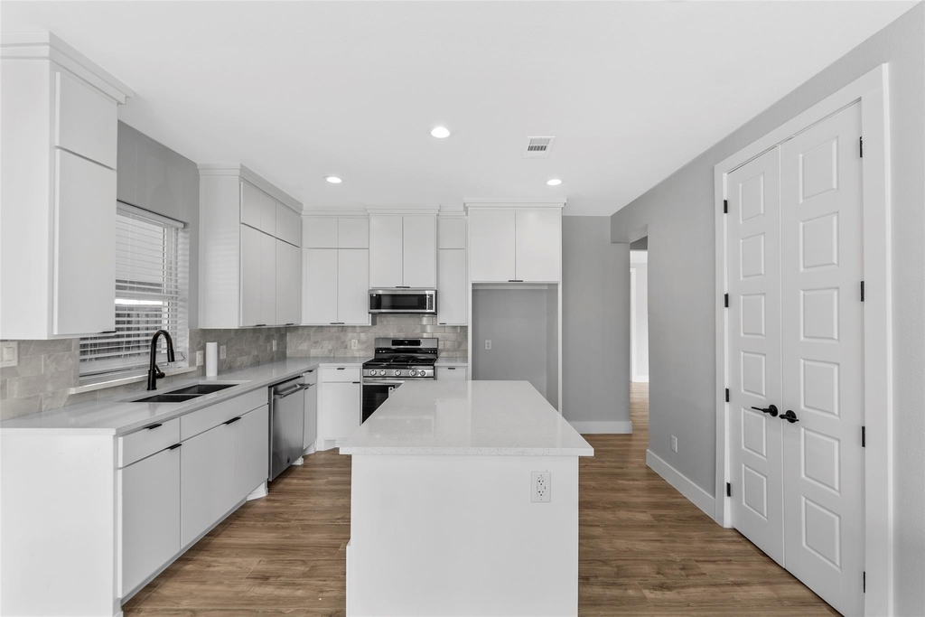 1510 Lindsay - Photo 0