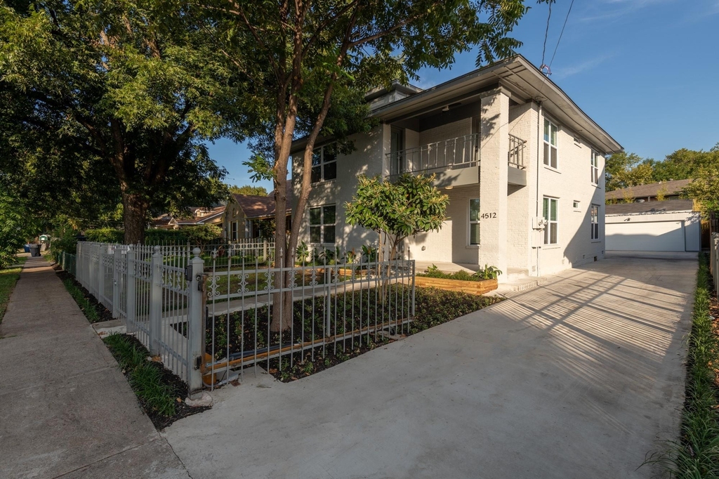4514 Victor Street - Photo 1