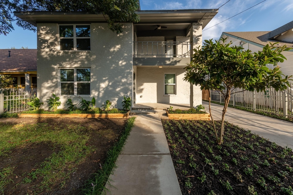 4514 Victor Street - Photo 2