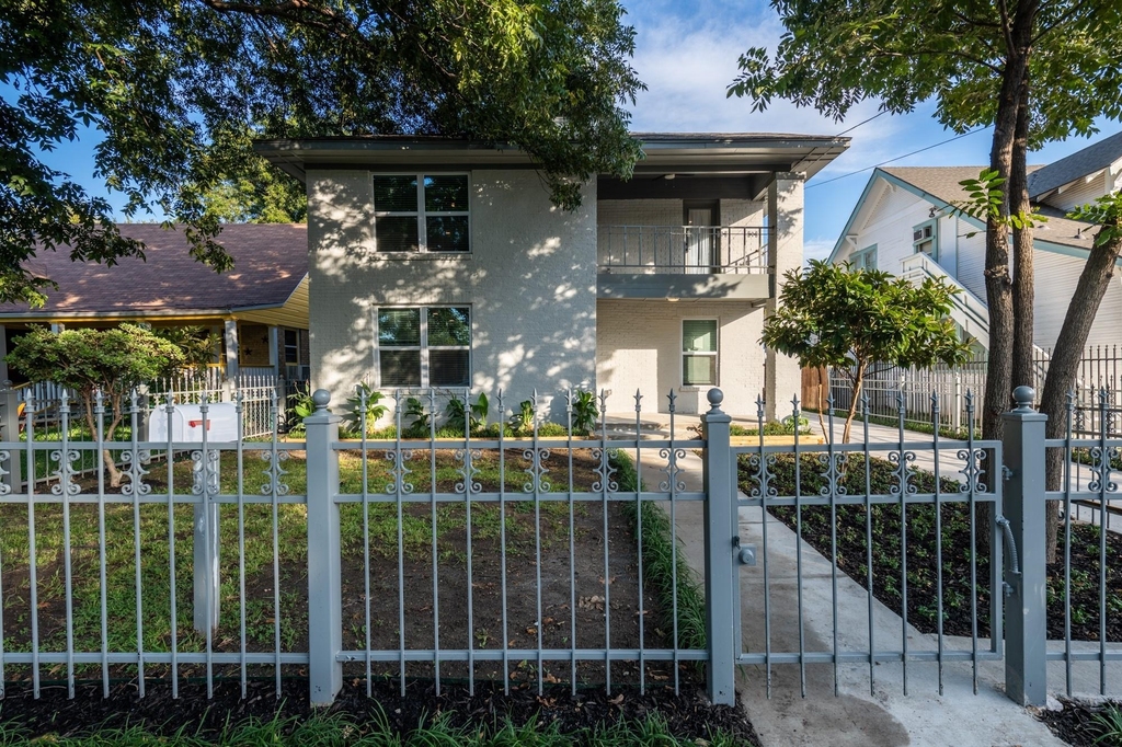 4514 Victor Street - Photo 0