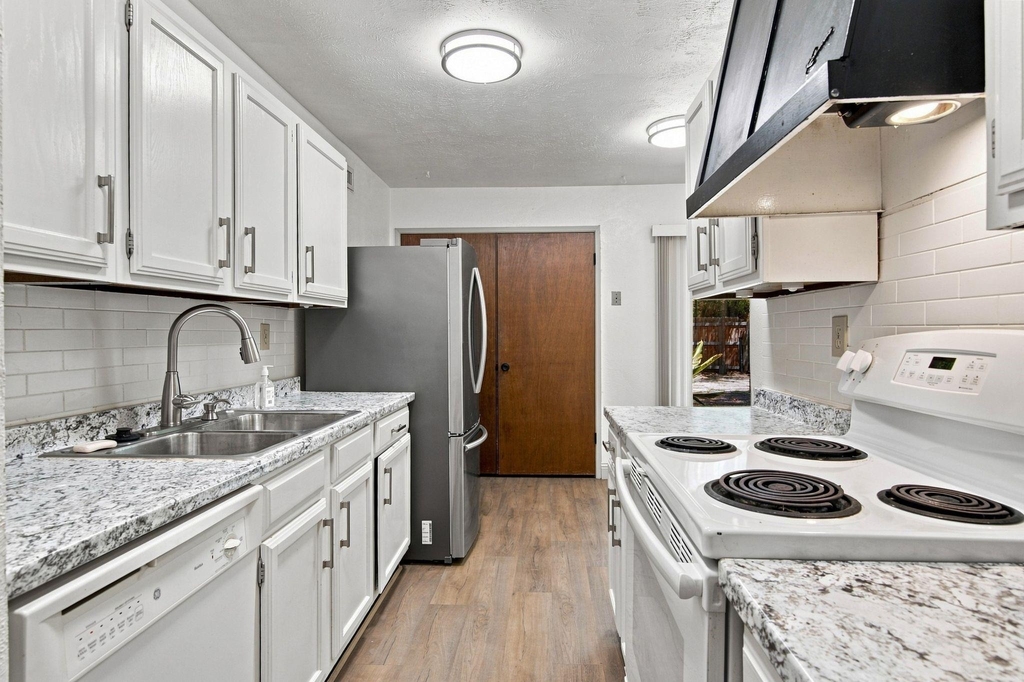 4025 Engleman Street - Photo 13