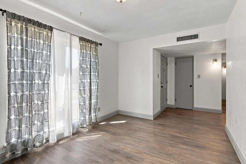 4025 Engleman Street - Photo 5