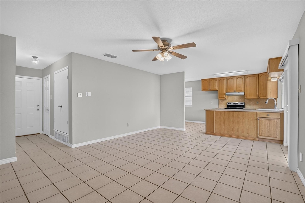 249 E Cunningham Avenue - Photo 1
