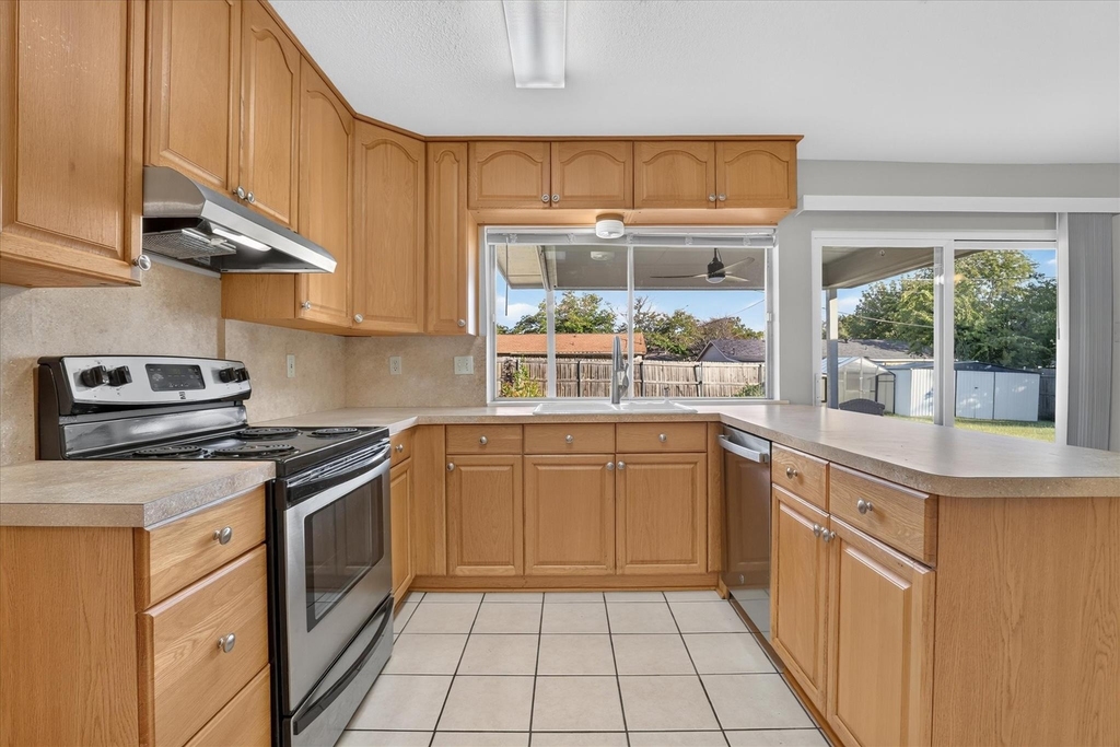 249 E Cunningham Avenue - Photo 2