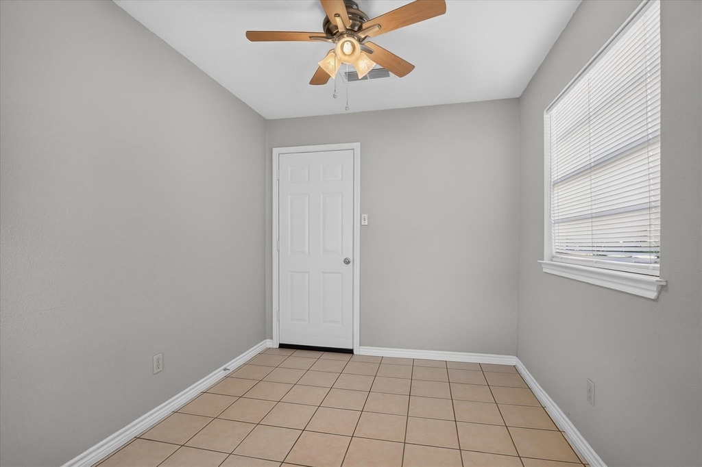 249 E Cunningham Avenue - Photo 17