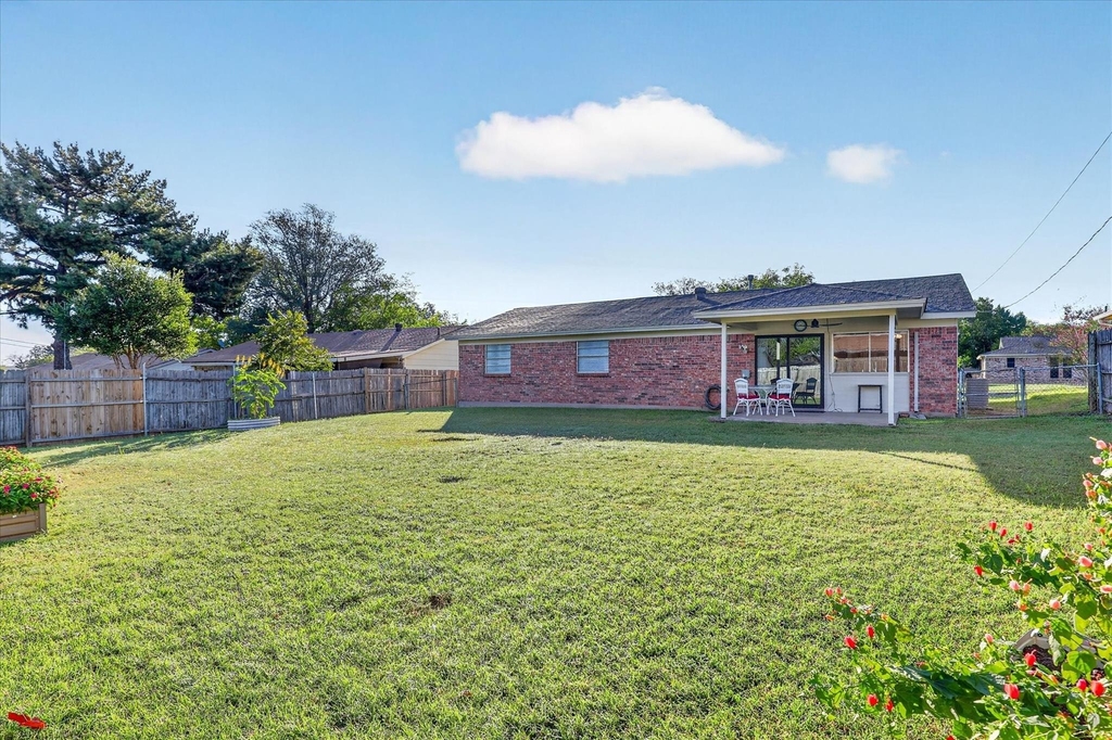 249 E Cunningham Avenue - Photo 4