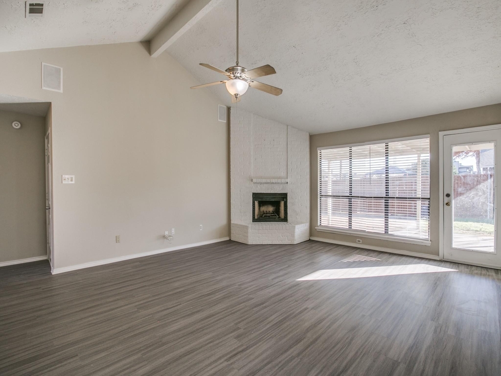 1108 Colmar Drive - Photo 3