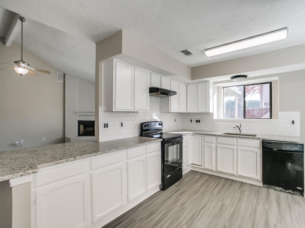 1108 Colmar Drive - Photo 11
