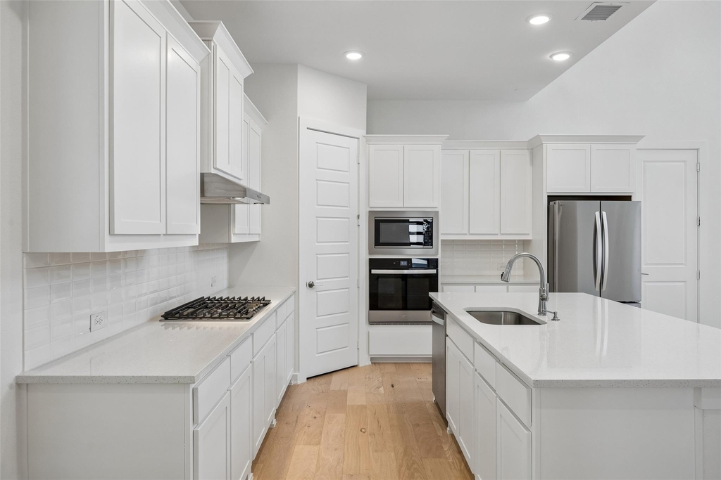 708 Kendall Lane - Photo 3