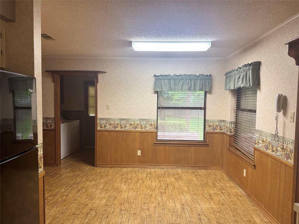 522 W 4th Street - Photo 3