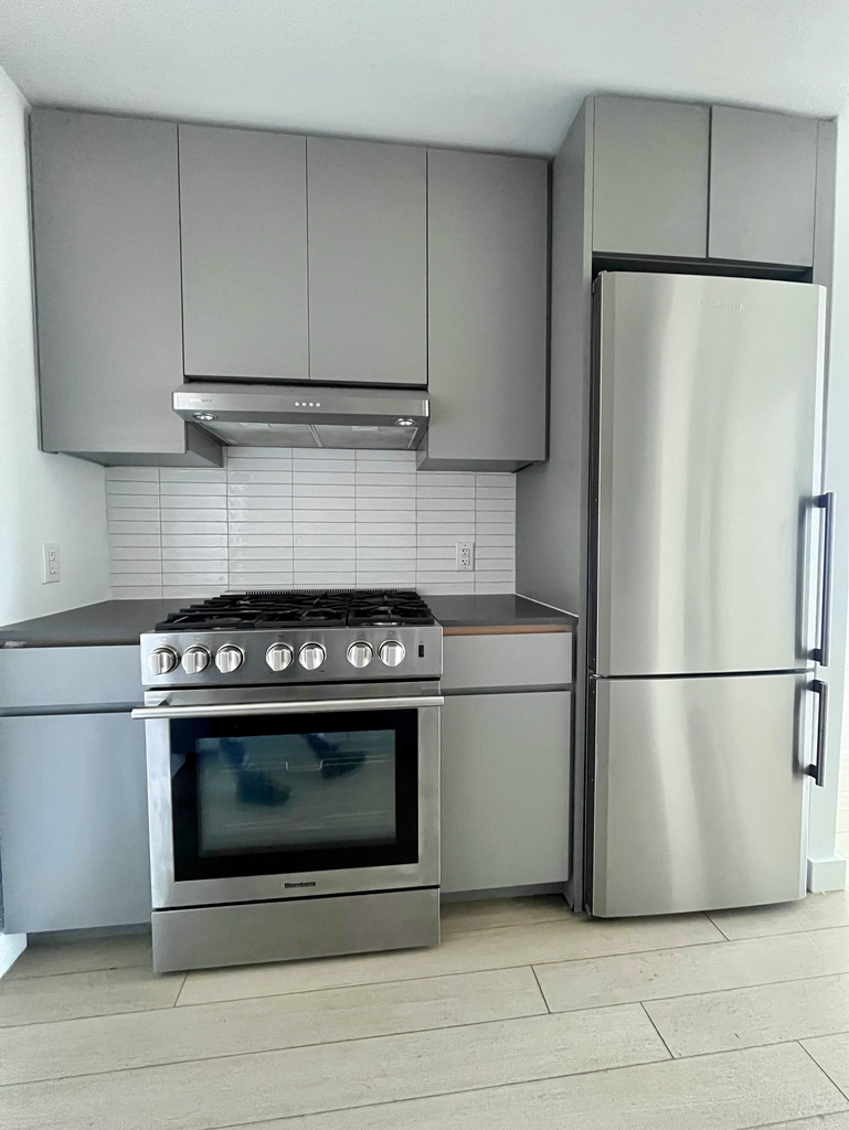 2385 Third Avenue, Unit 2418 - Photo 2