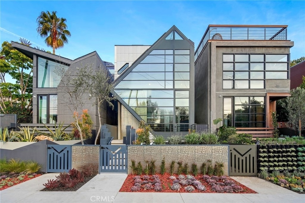 840 California Avenue - Photo 1