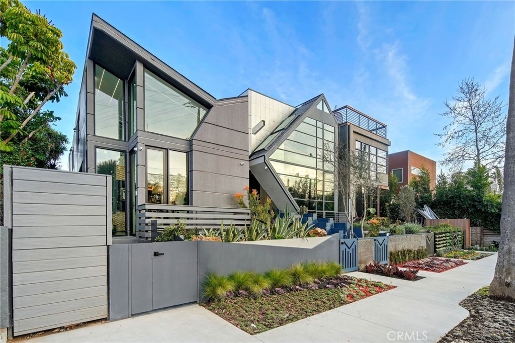 840 California Avenue - Photo 0