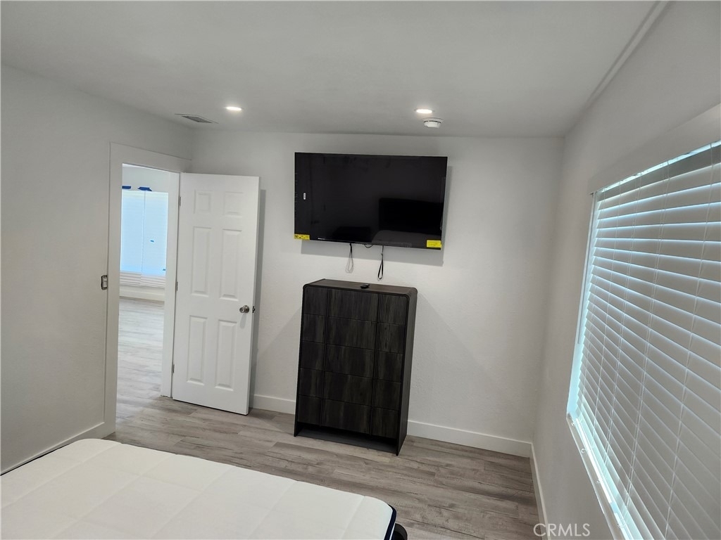 1421 E 123rd - Photo 4