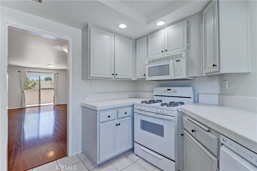 24398 Kingston Court - Photo 9