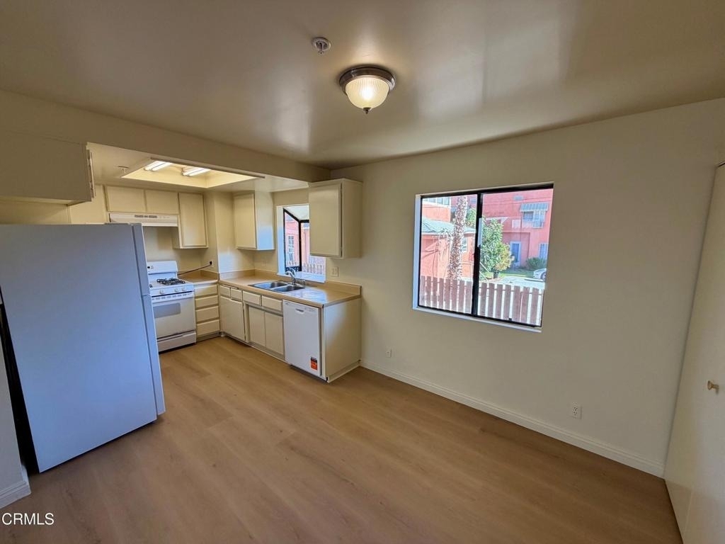 1425 Bank Street - Photo 3