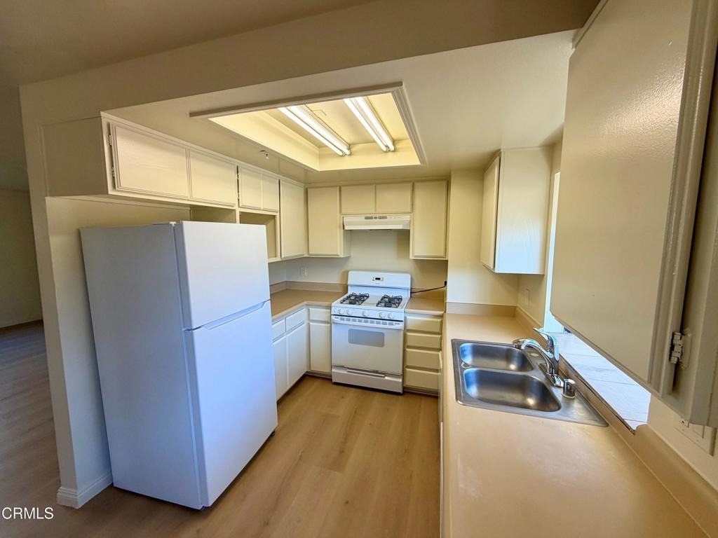 1425 Bank Street - Photo 4