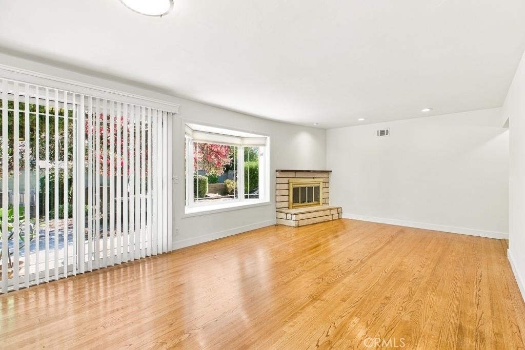 11292 Stratford Way - Photo 1