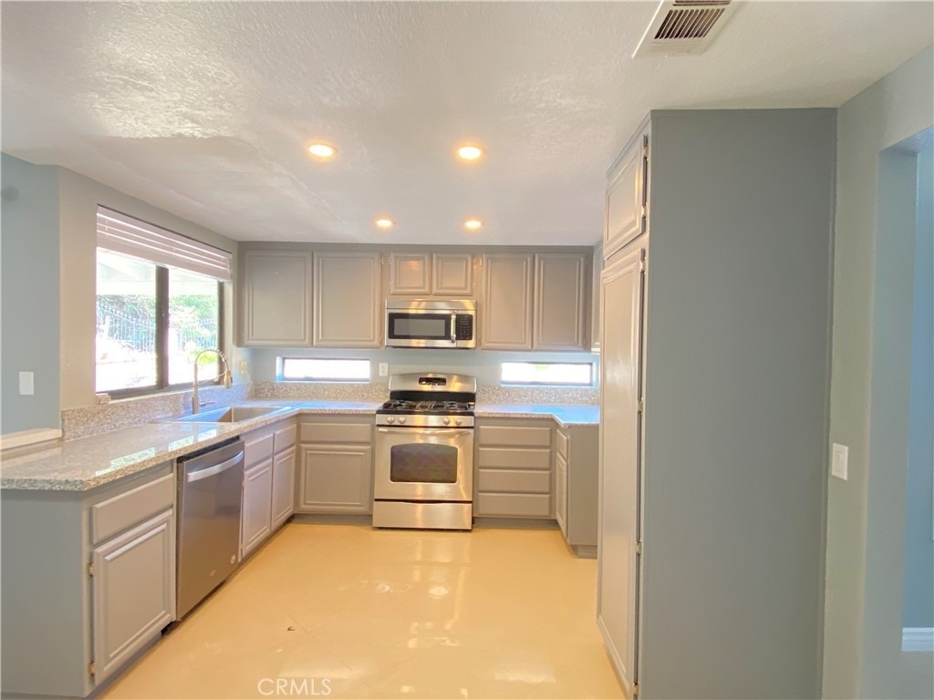964 Summitridge Drive - Photo 6
