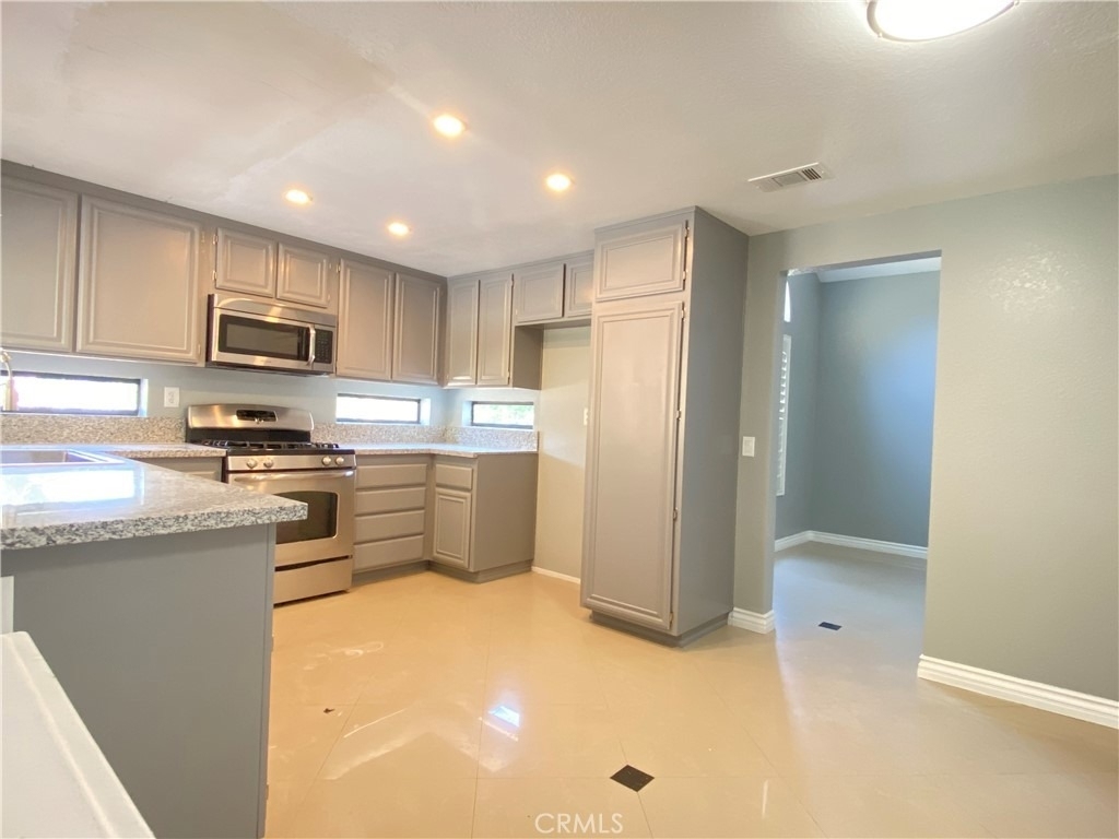 964 Summitridge Drive - Photo 5