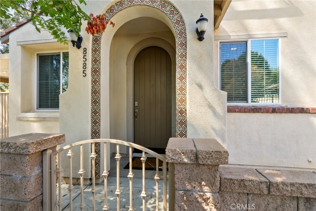8585 Montrose - Photo 2