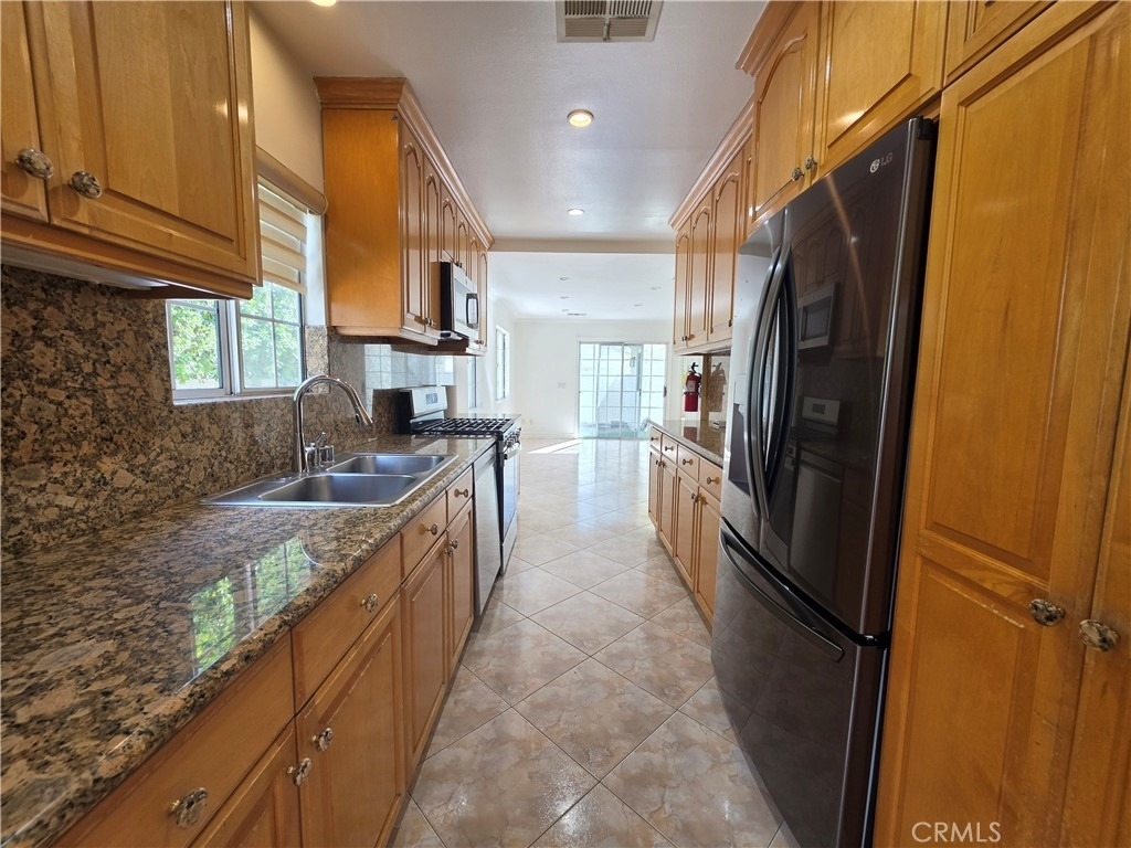 550 Palm - Photo 7