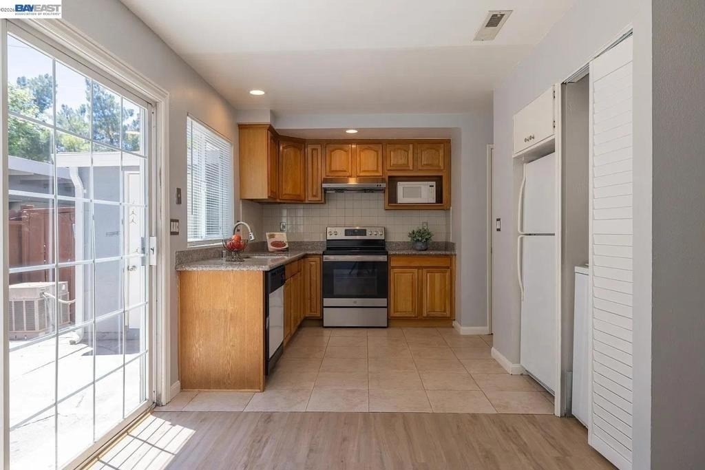 3043 Tonopah Cir - Photo 6