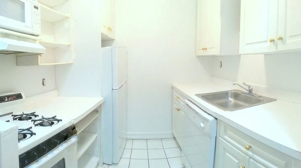 428 East 81st Street - Photo 2
