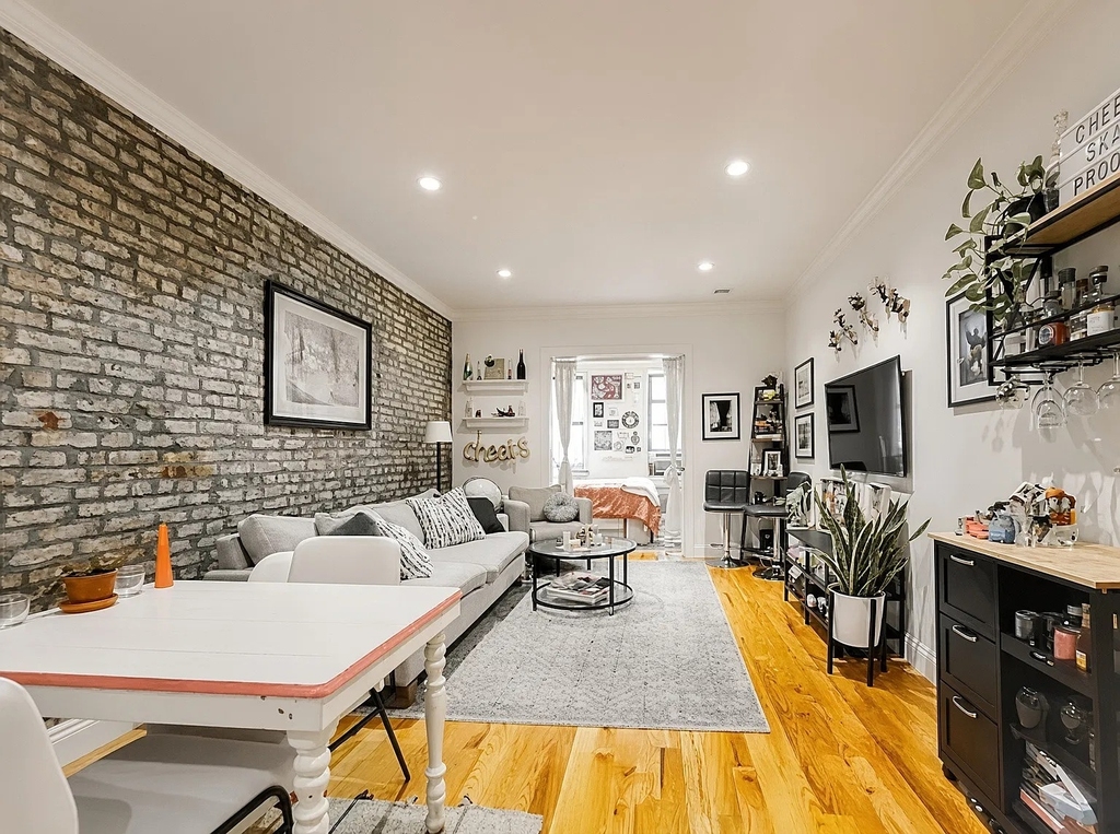 323 East 78th Street - Photo 1