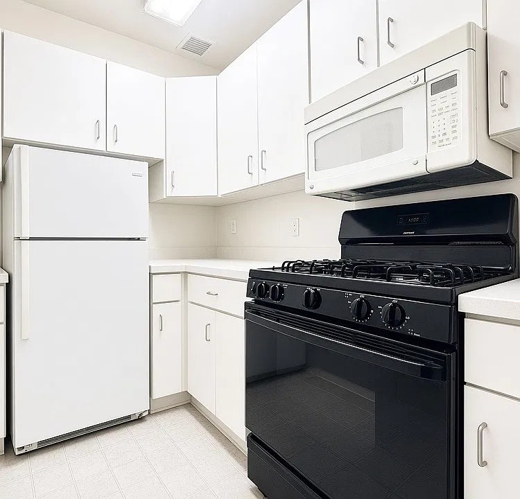 370 West 52nd Street - Photo 1