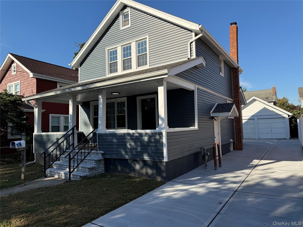 107 E Saint Marks Place - Photo 1