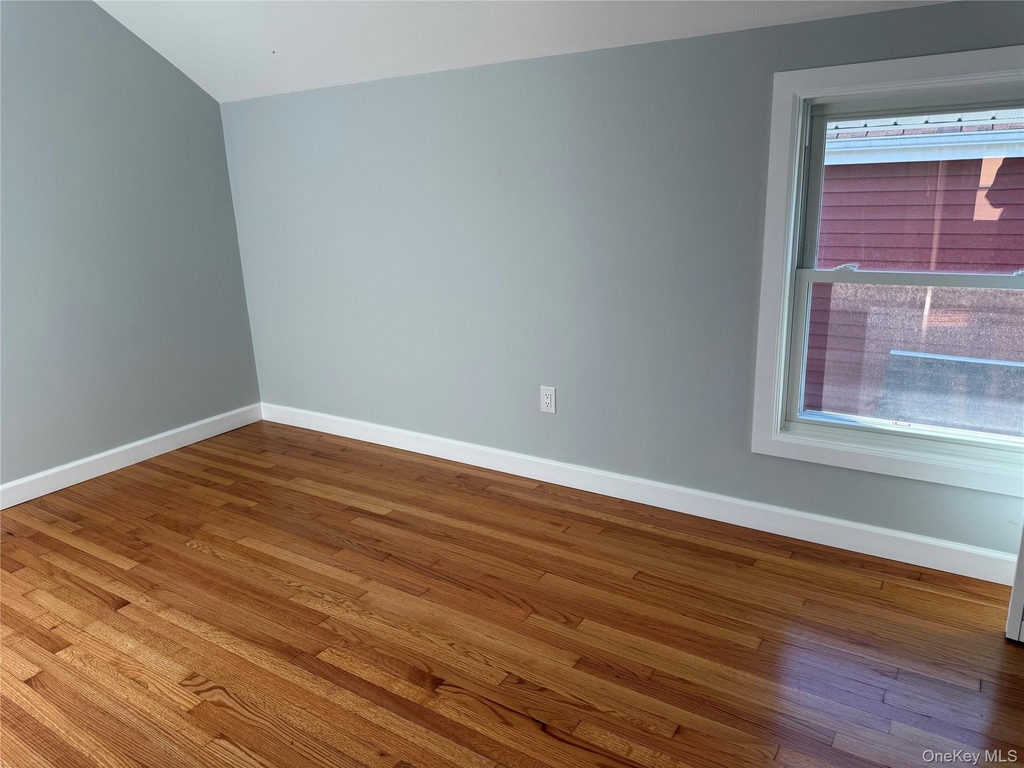 107 E Saint Marks Place - Photo 13
