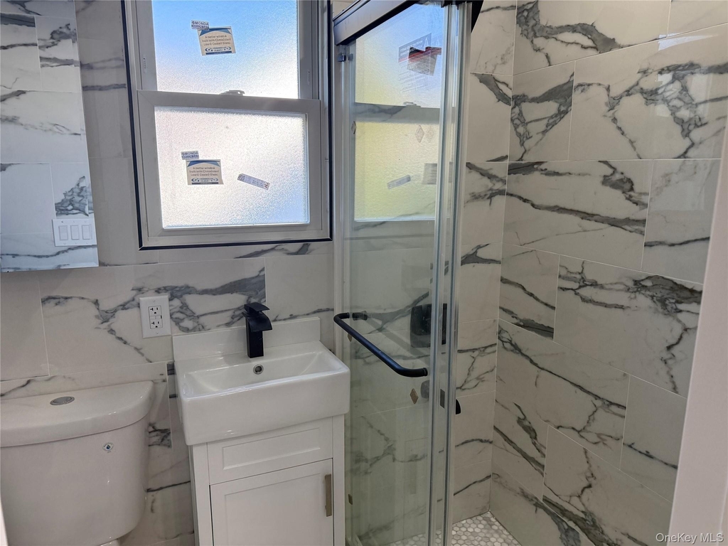 107 E Saint Marks Place - Photo 11