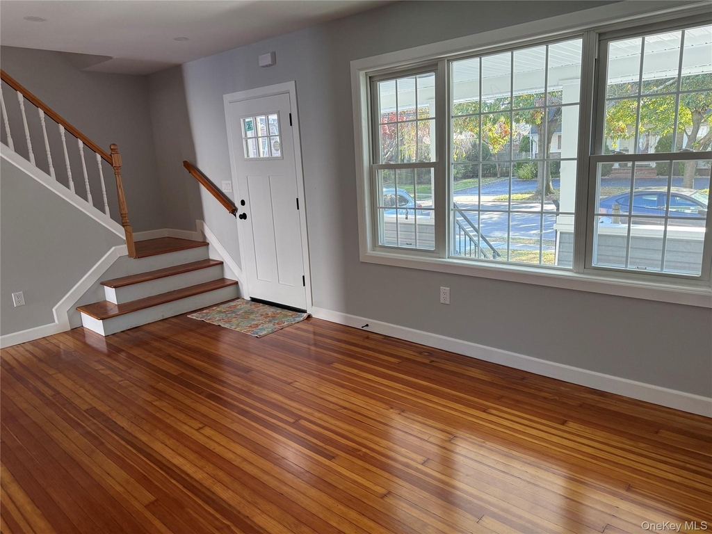 107 E Saint Marks Place - Photo 2