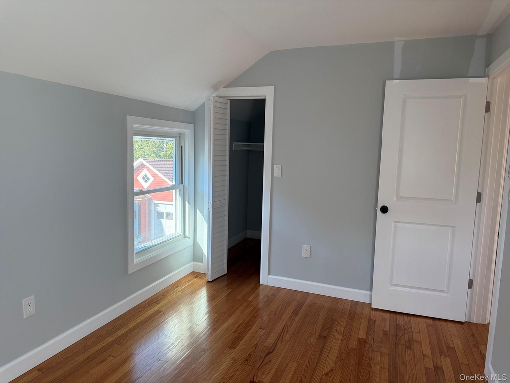 107 E Saint Marks Place - Photo 12