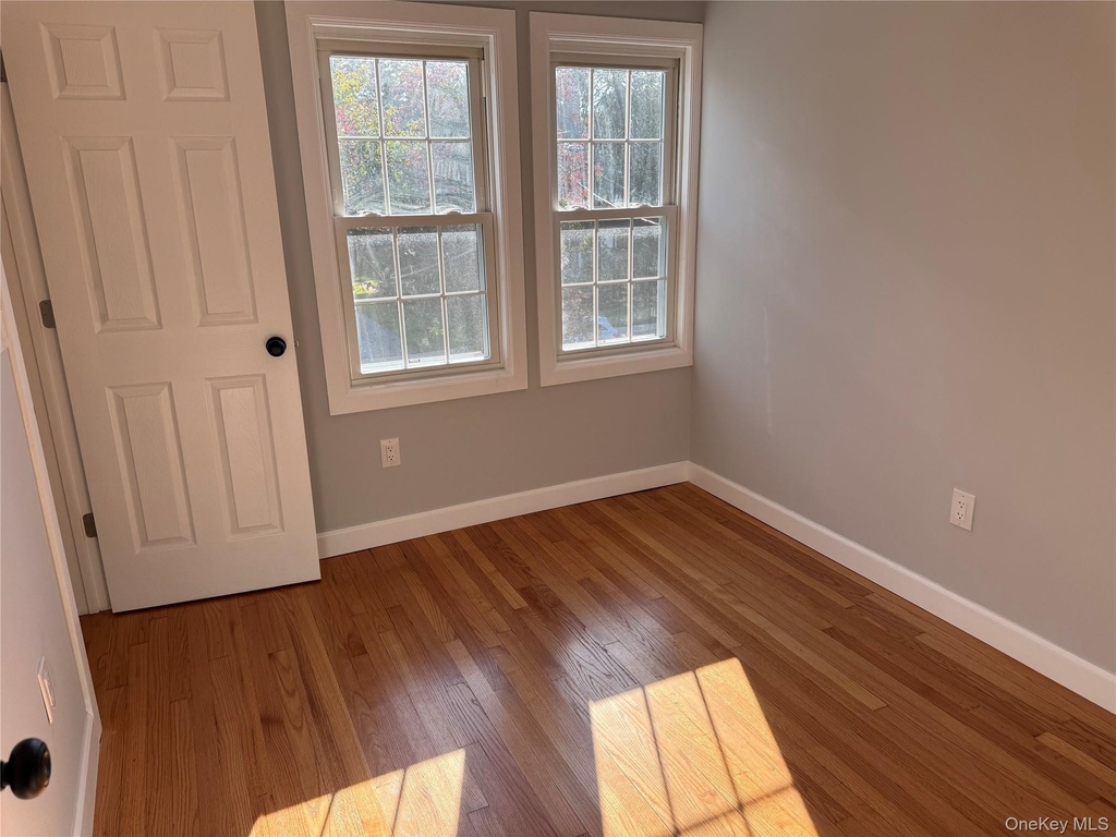 107 E Saint Marks Place - Photo 15