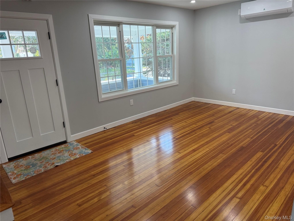 107 E Saint Marks Place - Photo 3
