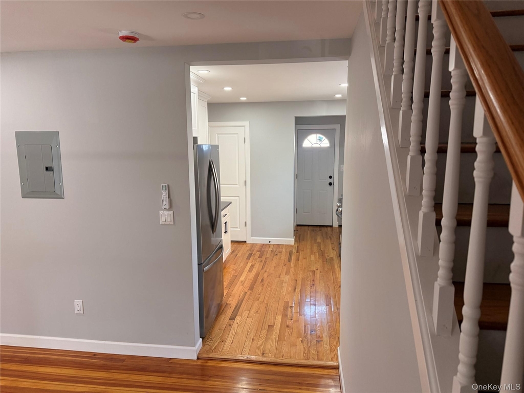 107 E Saint Marks Place - Photo 19