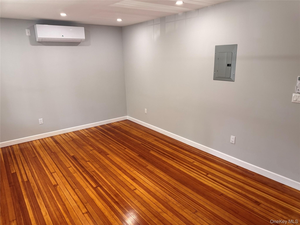 107 E Saint Marks Place - Photo 4