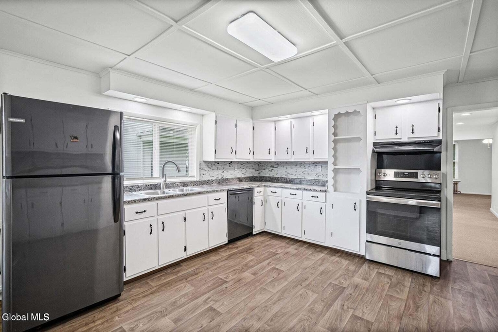 1324 6th Avenue - Photo 4